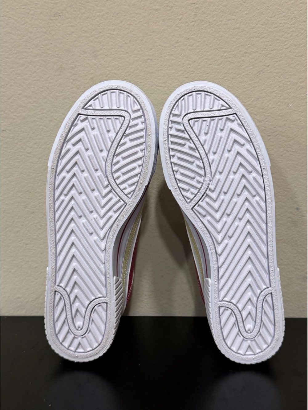 Size 7.5 - Nike Women’s Court Legacy Lift “White Team Gold” - Picture 4 of 6
